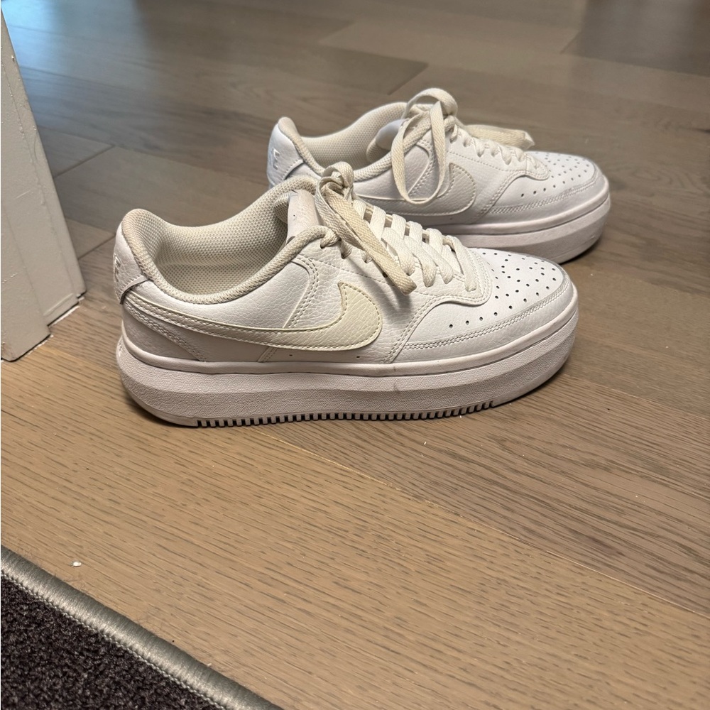 Nike Air Force 1 Sage Low in white